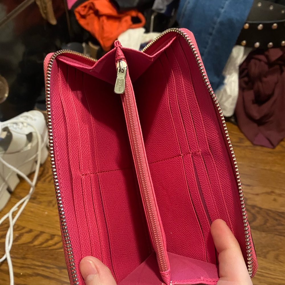Coach Coral-Pink Zip Around Leather Wallet - Picture 2 of 4